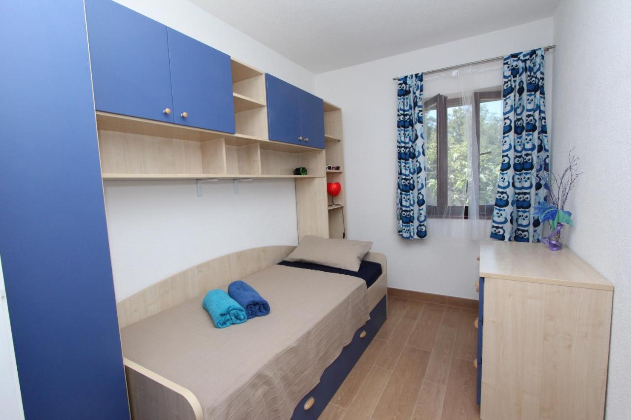 Holiday House Alex Ровинь Экстерьер фото