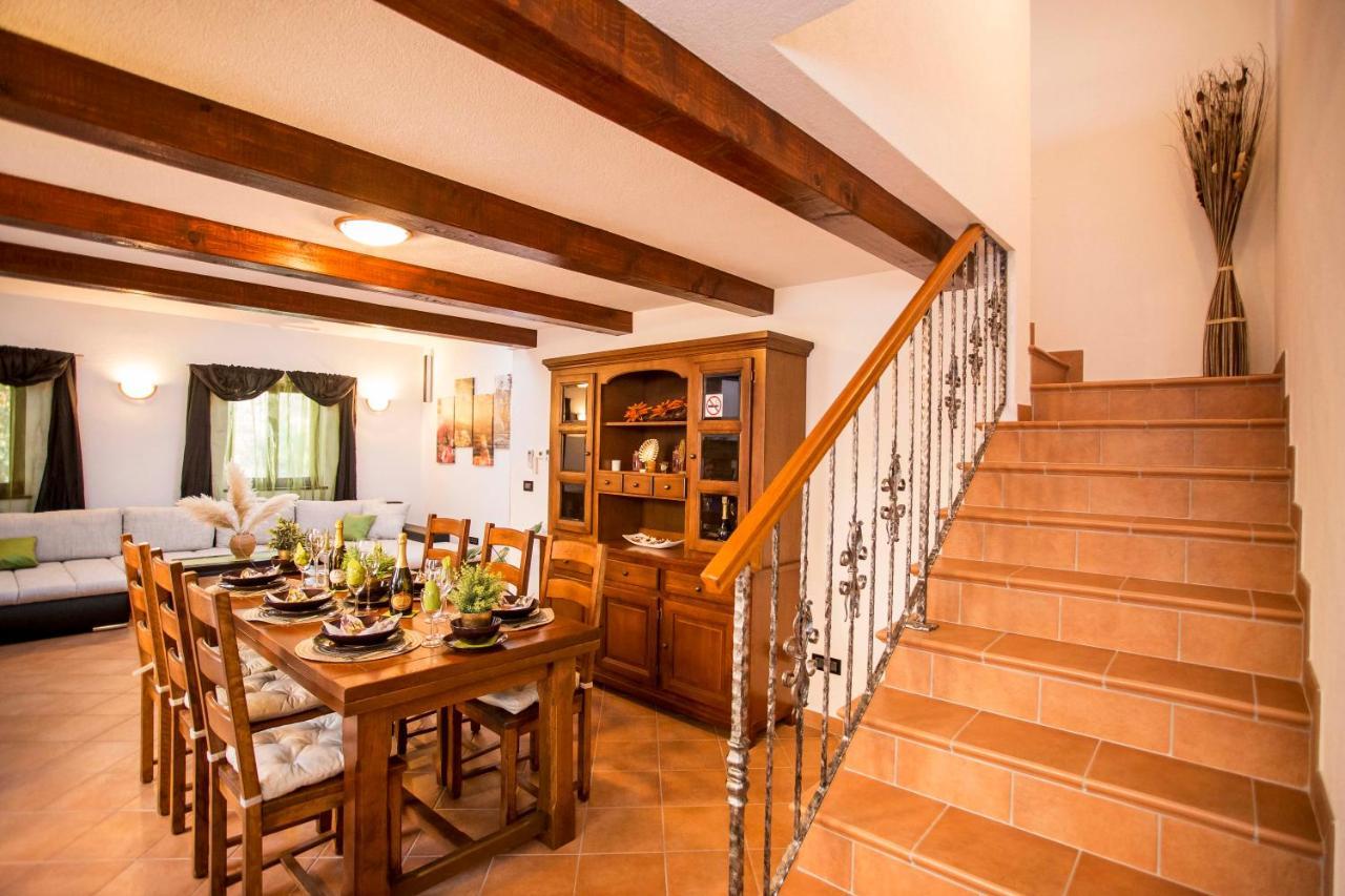 Holiday House Alex Ровинь Экстерьер фото