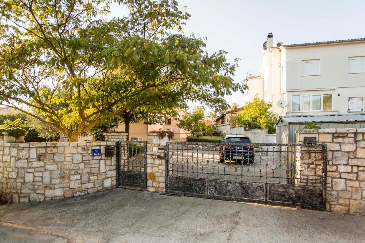 Holiday House Alex Ровинь Экстерьер фото