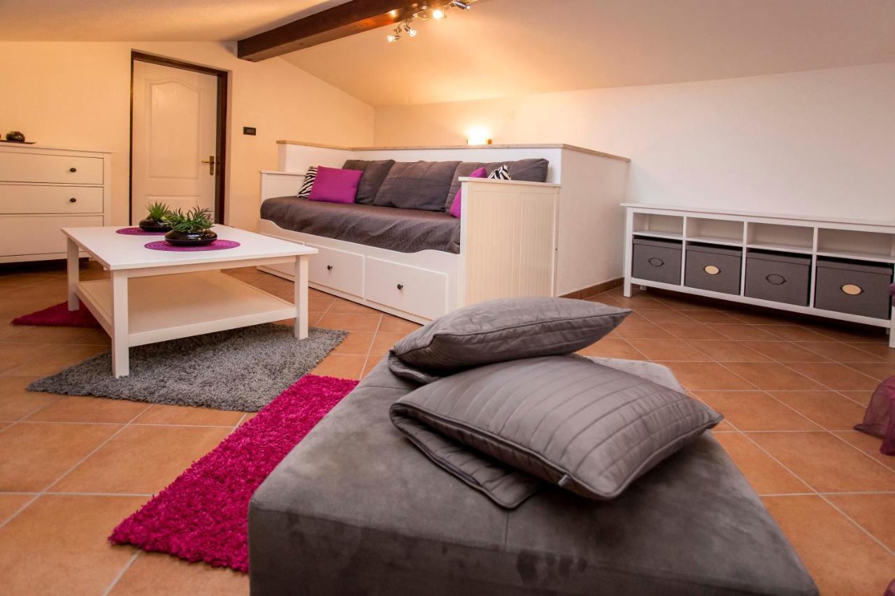 Holiday House Alex Ровинь Экстерьер фото